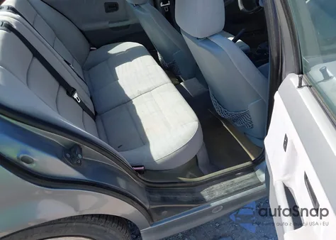 1994 BMW 318 I из США, поврежденный, VIN WBACA5324RFG10398